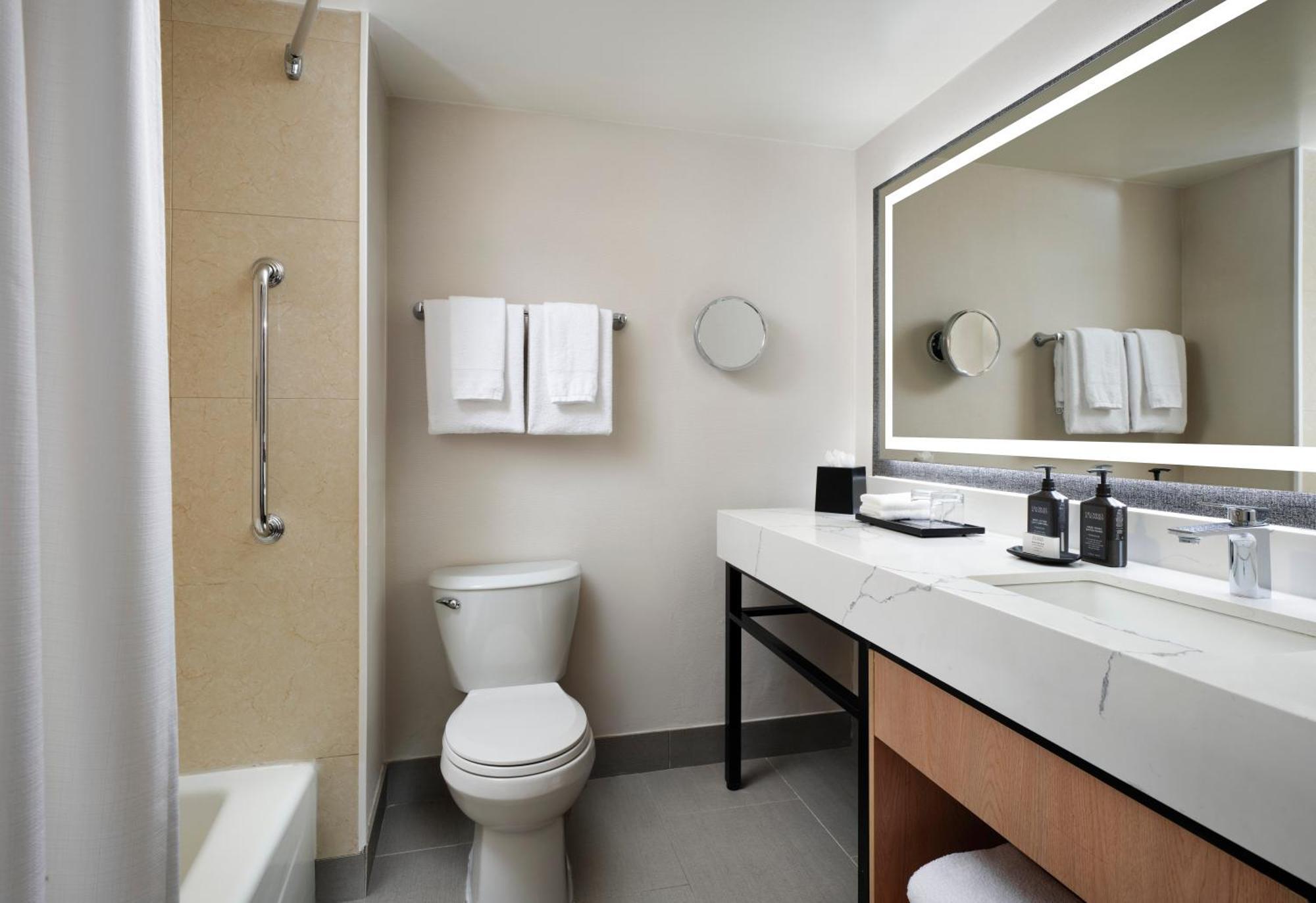 Sheraton Ontario Airport Hotel Екстериор снимка
