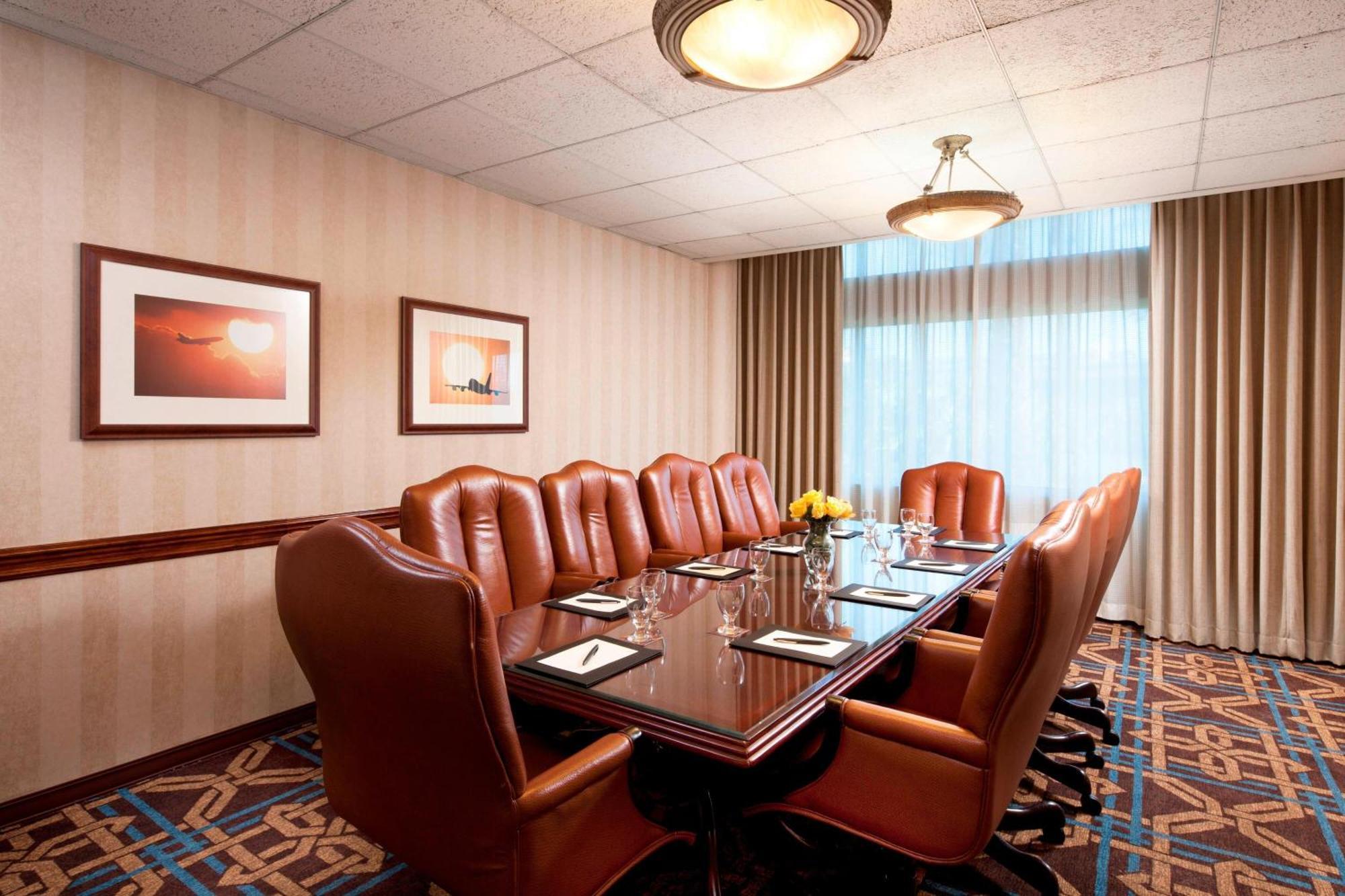 Sheraton Ontario Airport Hotel Екстериор снимка