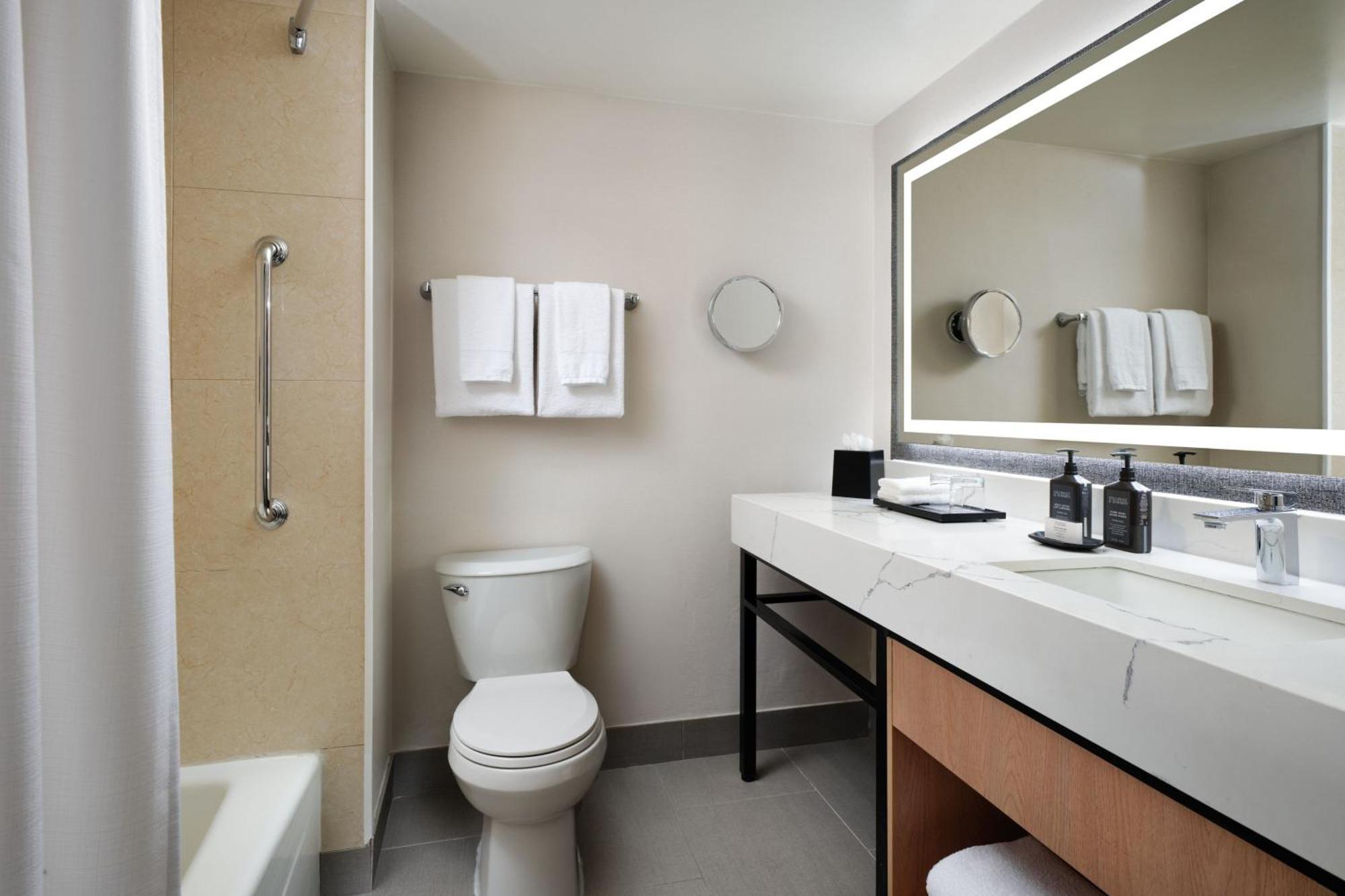 Sheraton Ontario Airport Hotel Екстериор снимка